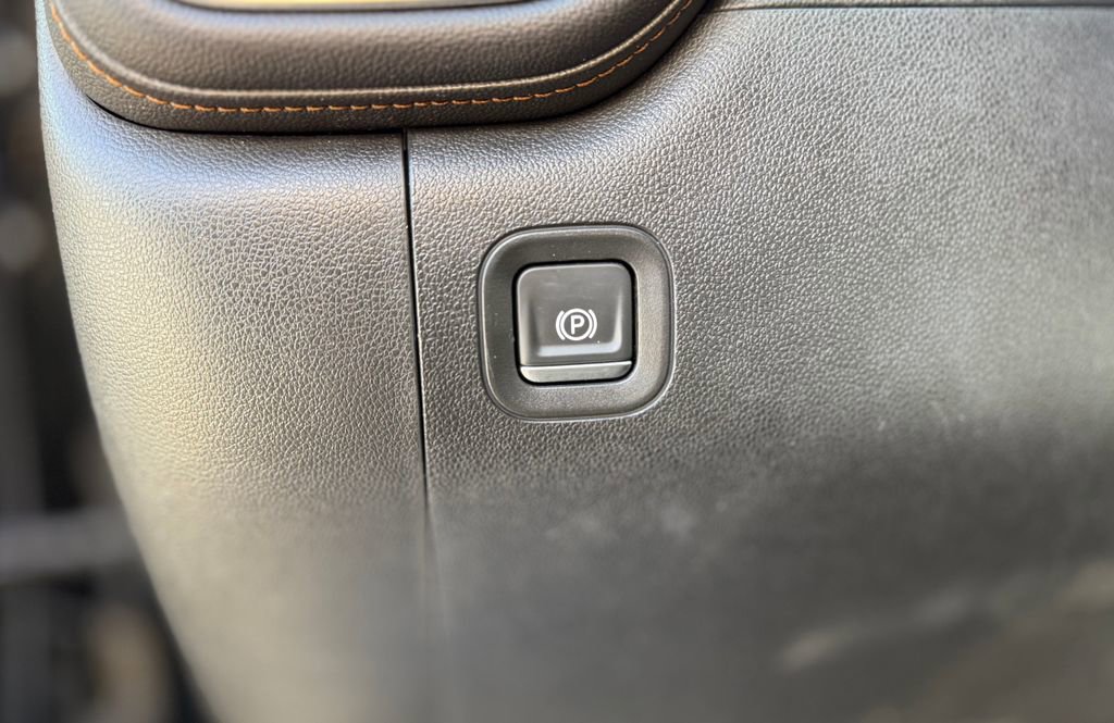 Used 2020 GMC Sierra 1500 AT4 w/ AT4 Premium Package image 22