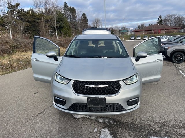 Used 2023 Chrysler Pacifica Touring-L image 25