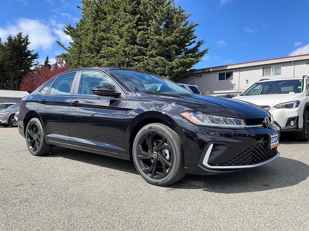 New 2026 Volkswagen Jetta SE image 2