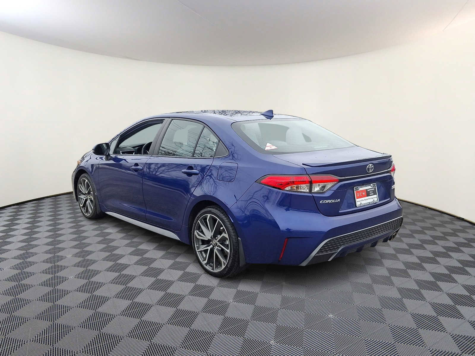 Certified 2022 Toyota Corolla SE w/ SE Premium Package image 9