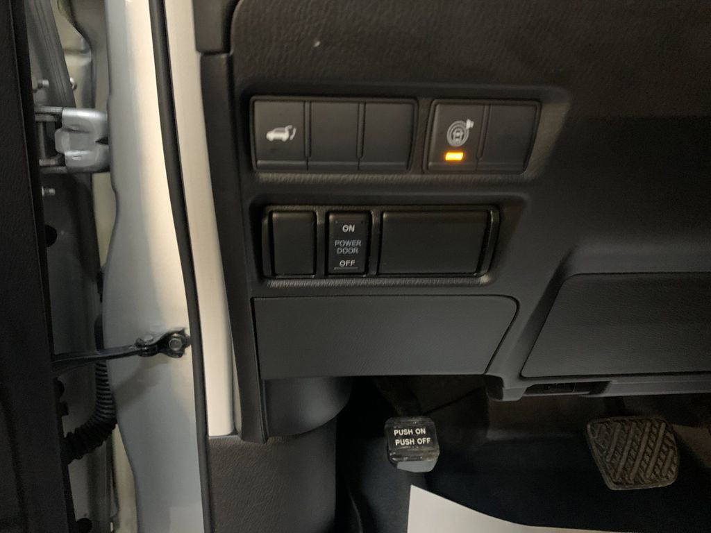 Used 2021 Nissan Armada SV w/ SV Appearance Package image 33