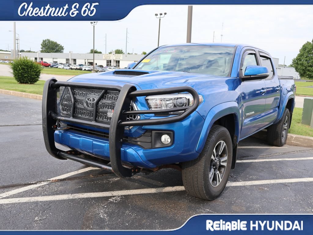 Used 2017 Toyota Tacoma TRD Sport AWD/4WD image 11