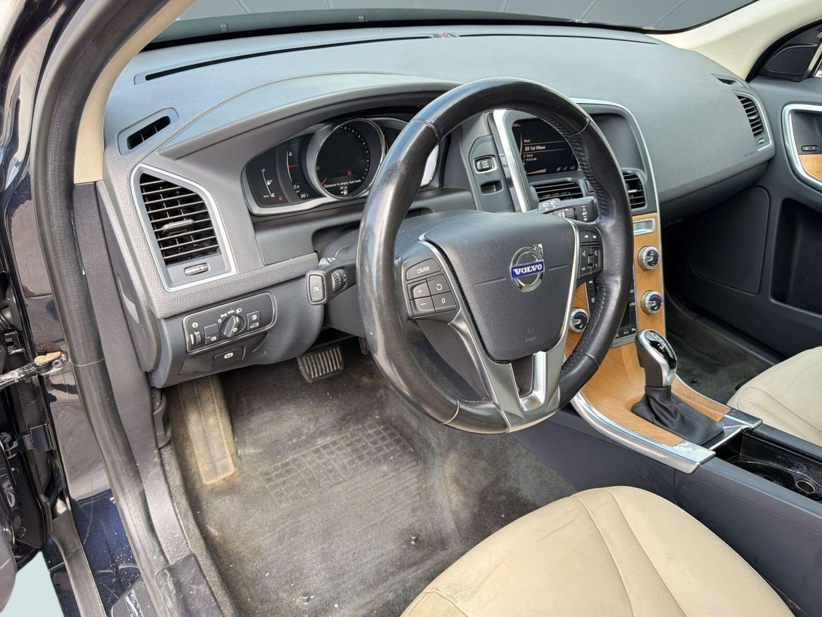 Used 2017 Volvo XC60 T6 Inscription w/ Climate Package AWD/4WD image 4