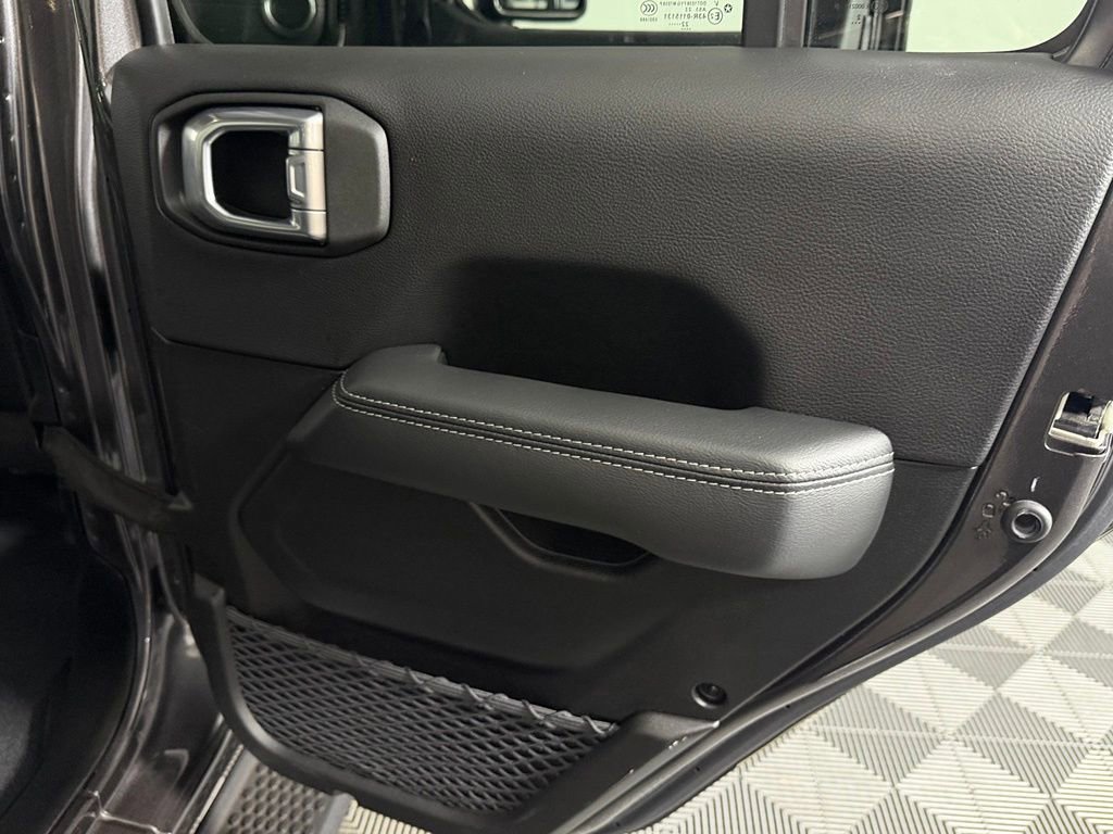 Used 2023 Jeep Wrangler Unlimited Sahara AWD/4WD image 29