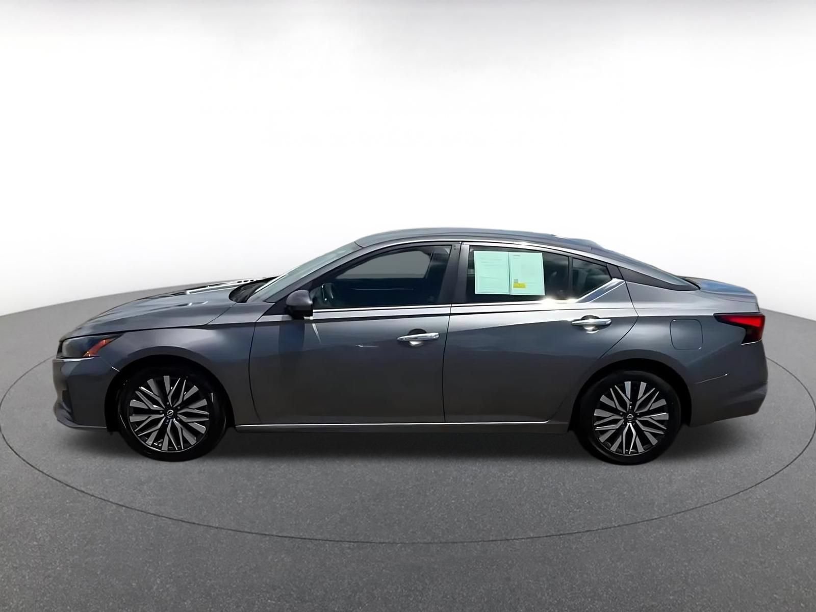 Used 2023 Nissan Altima 2.5 SV FWD image 7