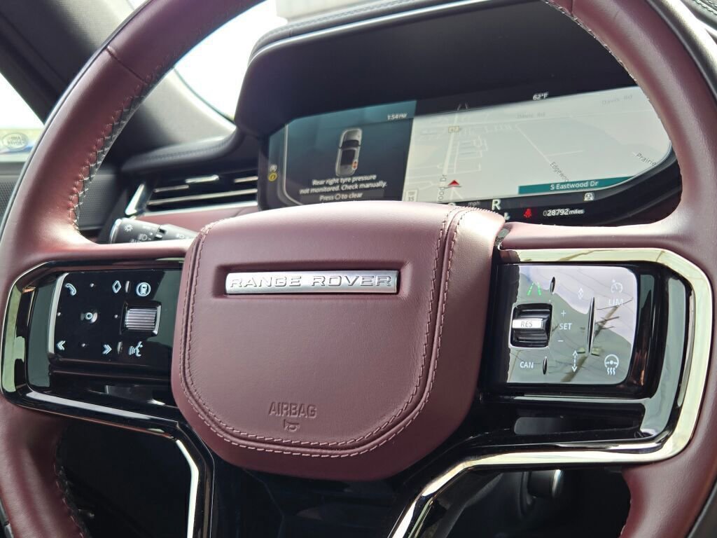 Used 2024 Land Rover Range Rover Sport Dynamic SE image 33