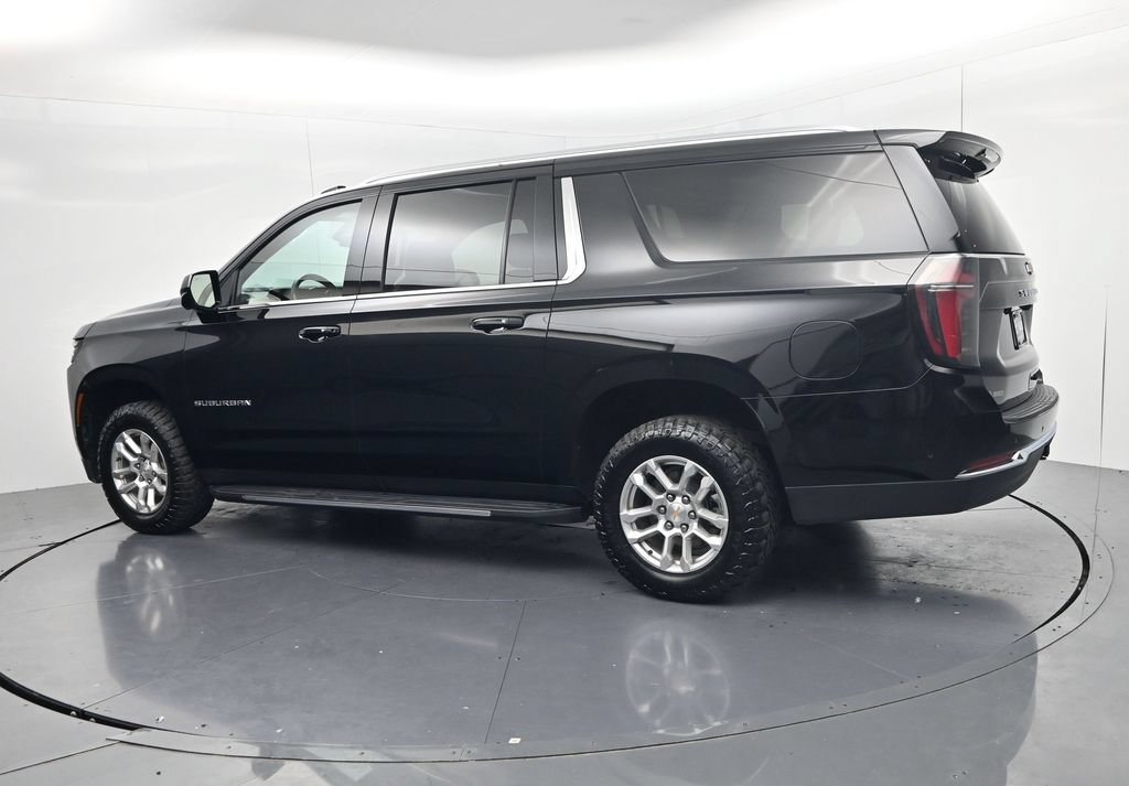 Used 2025 Chevrolet Suburban LT AWD/4WD image 5