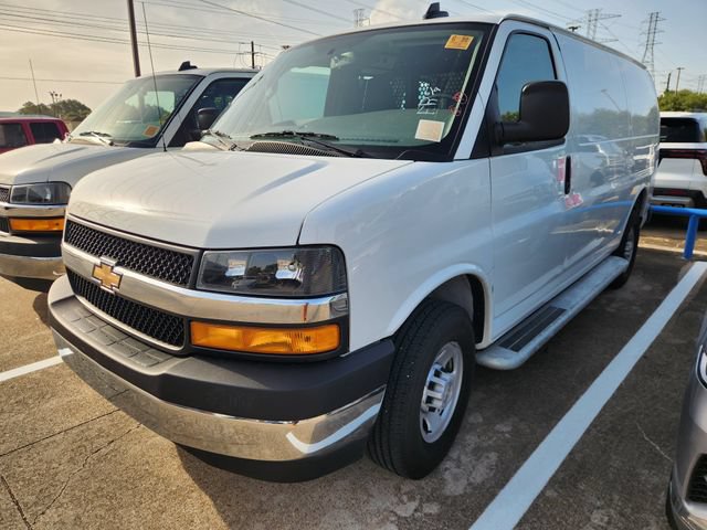 Used 2025 Chevrolet Express 2500 w/ Driver Convenience Package RWD image 3
