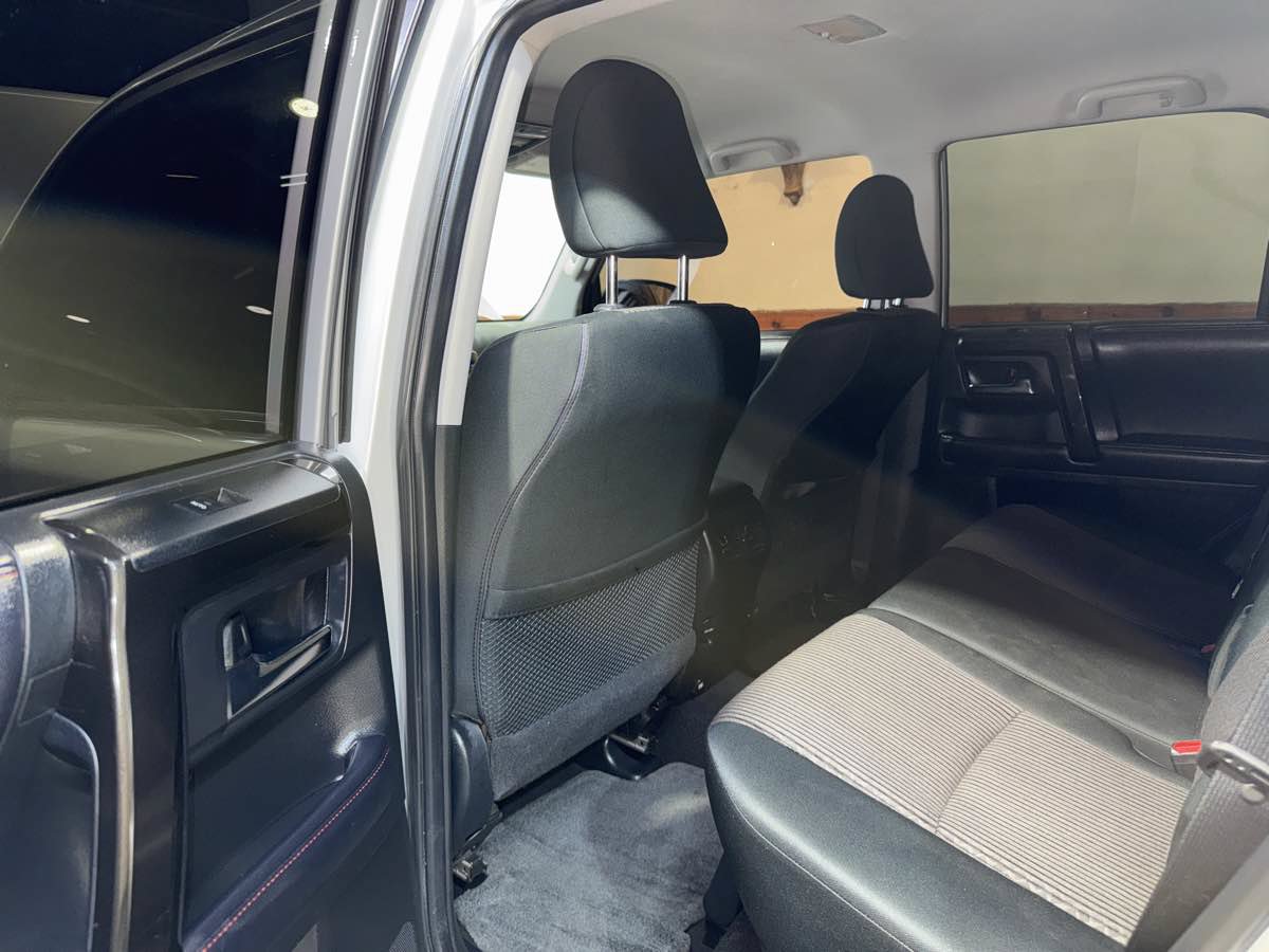 Used 2018 Toyota 4Runner TRD Off-Road AWD/4WD image 19