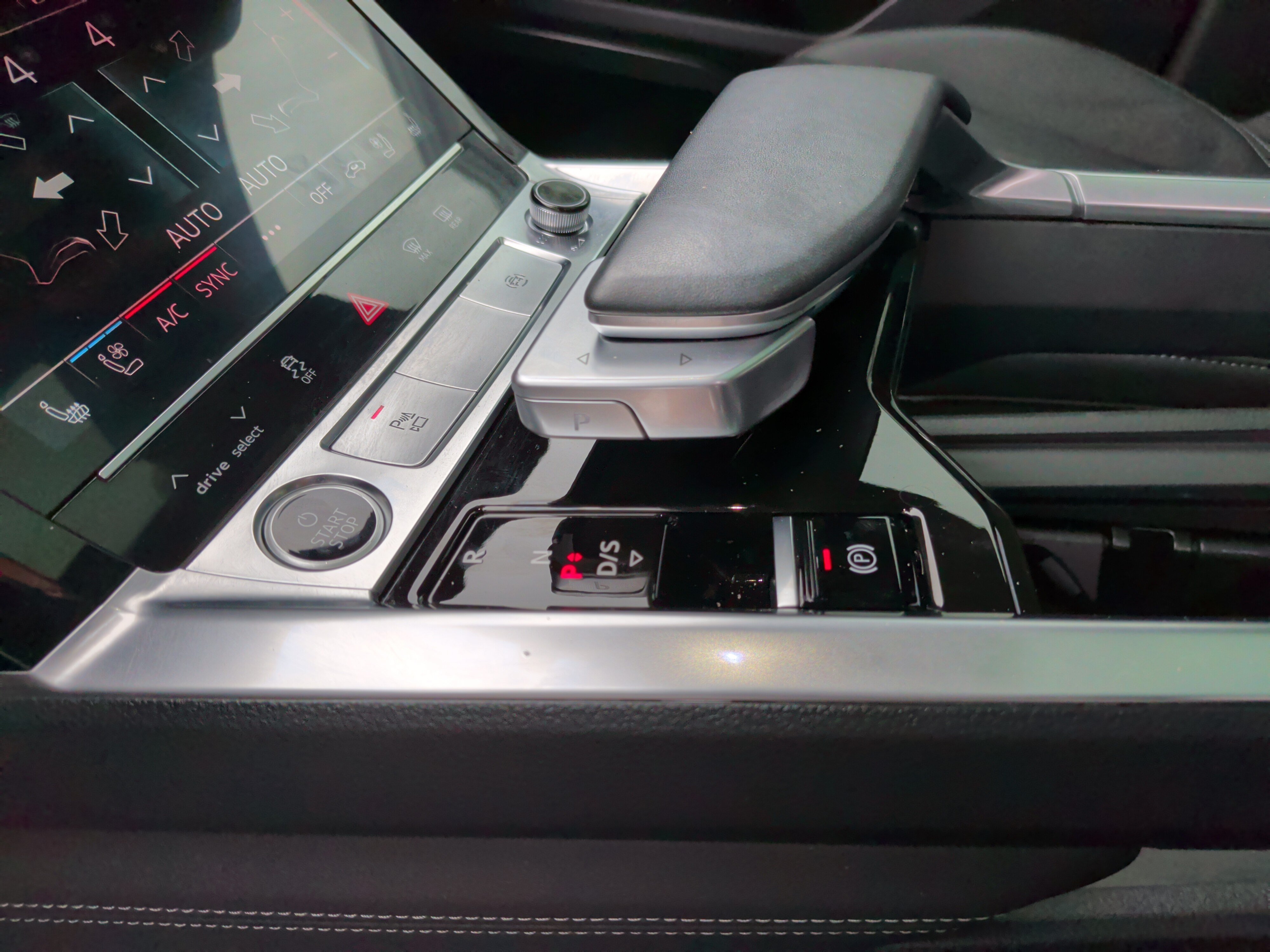 Used 2024 Audi Q8 e-tron Premium Plus AWD/4WD image 25