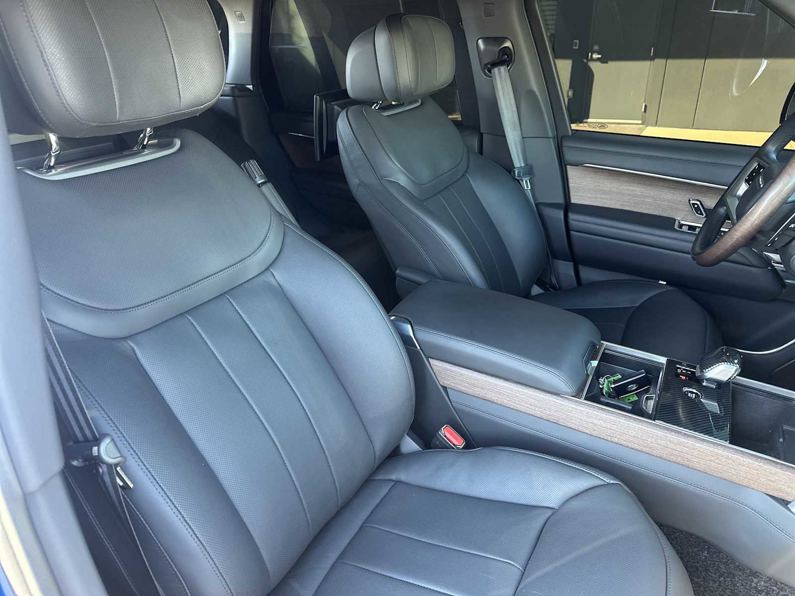 Used 2024 Land Rover Range Rover Autobiography image 34