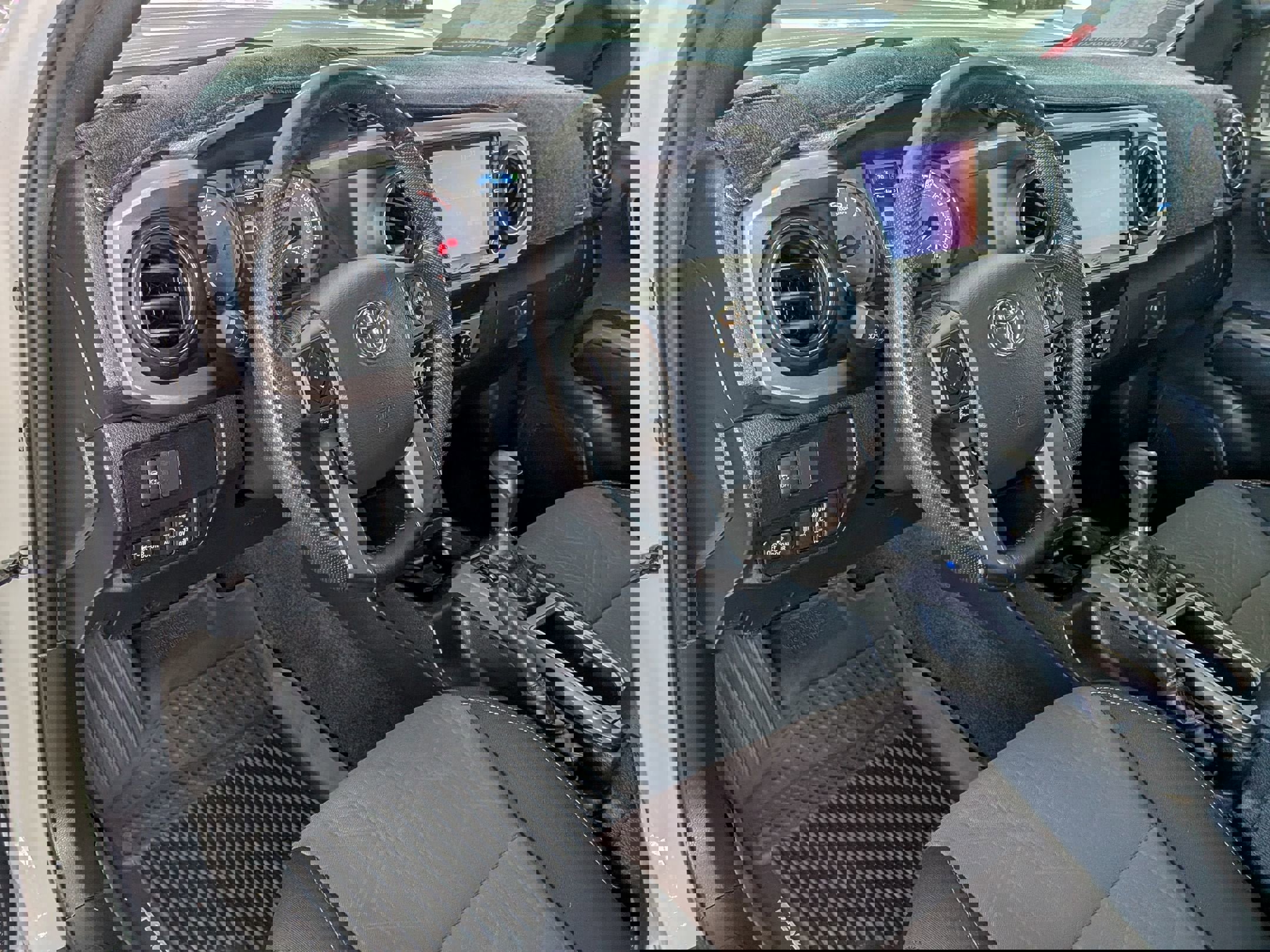 Used 2020 Toyota Tacoma TRD Sport w/ Technology Package image 13