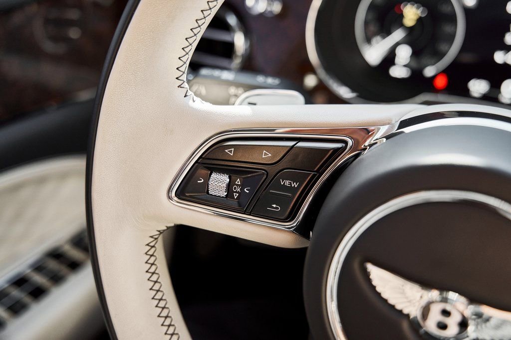 Used 2023 Bentley Bentayga Extended Wheelbase AWD/4WD image 58