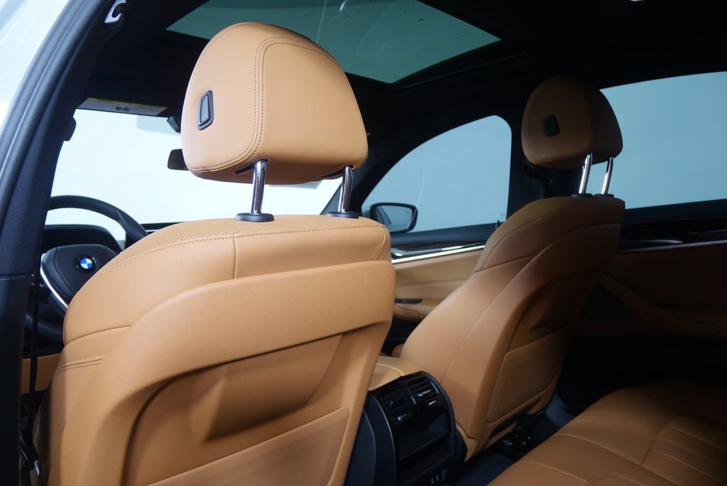 Used 2023 BMW 530i w/ Premium Package RWD image 16