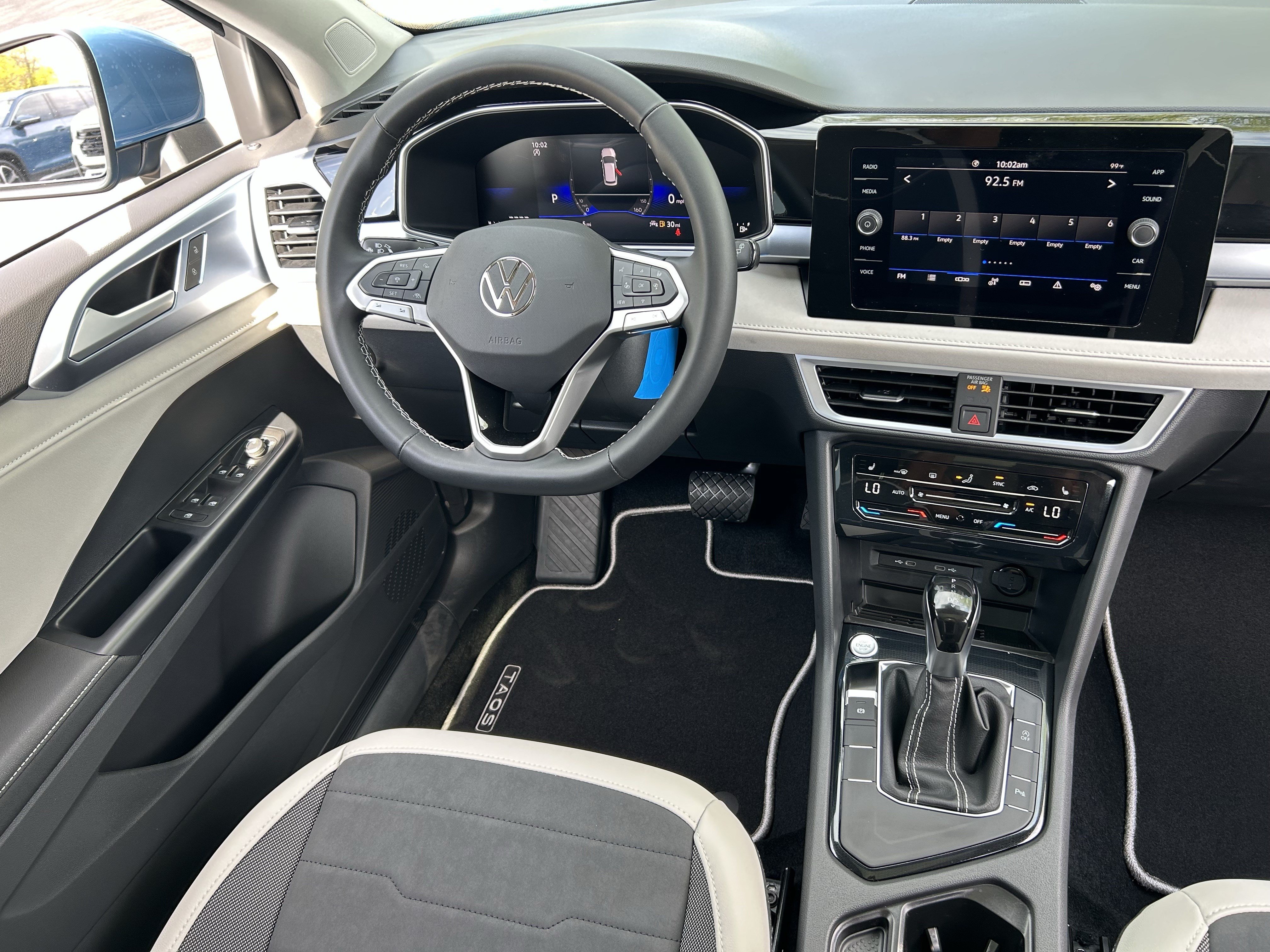 New 2026 Volkswagen Taos SE FWD image 12