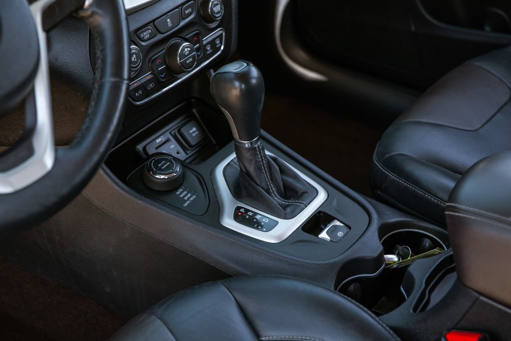 Used 2014 Jeep Cherokee Limited AWD/4WD image 14