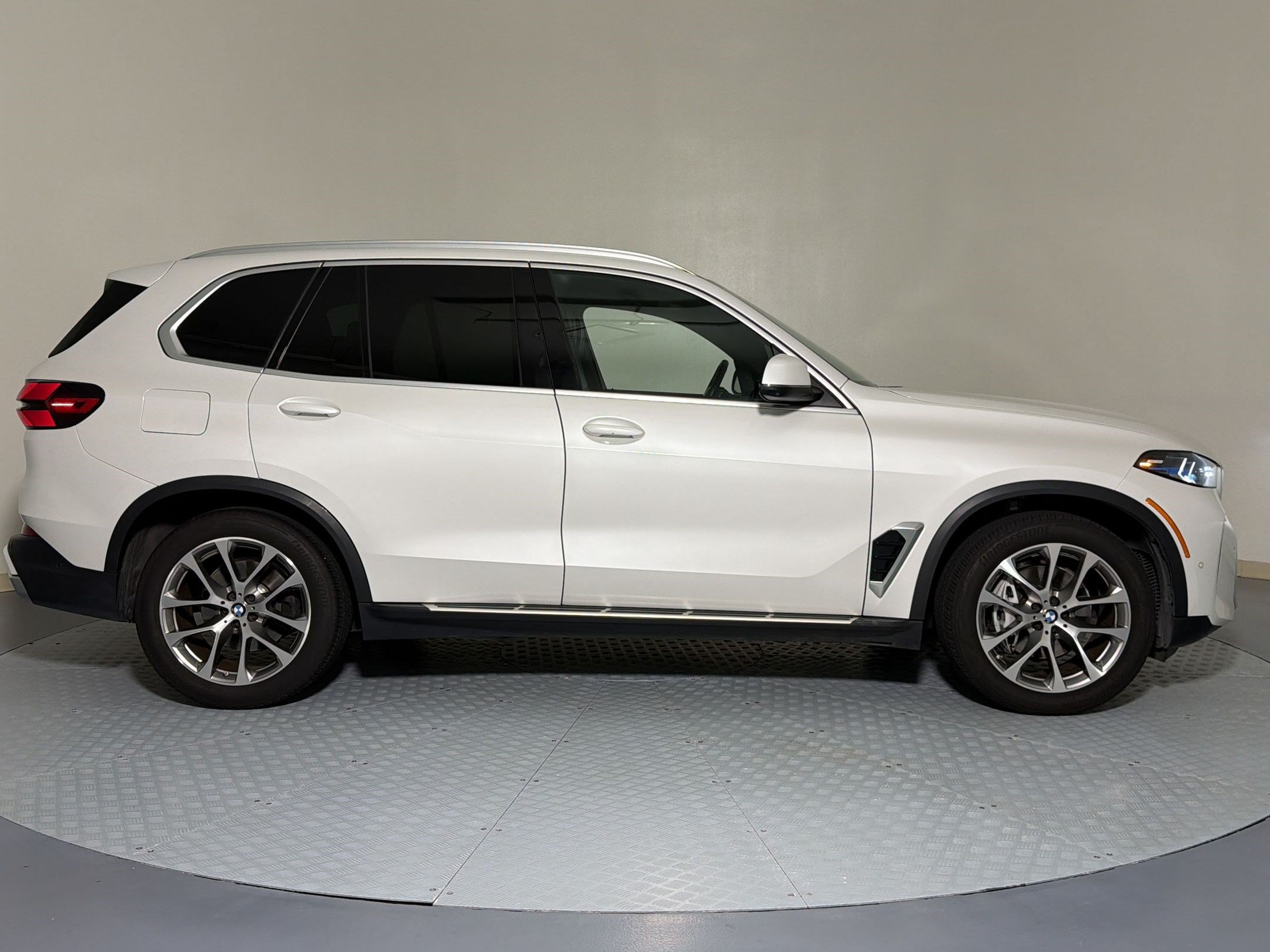 Used 2024 BMW X5 xDrive40i AWD/4WD image 6
