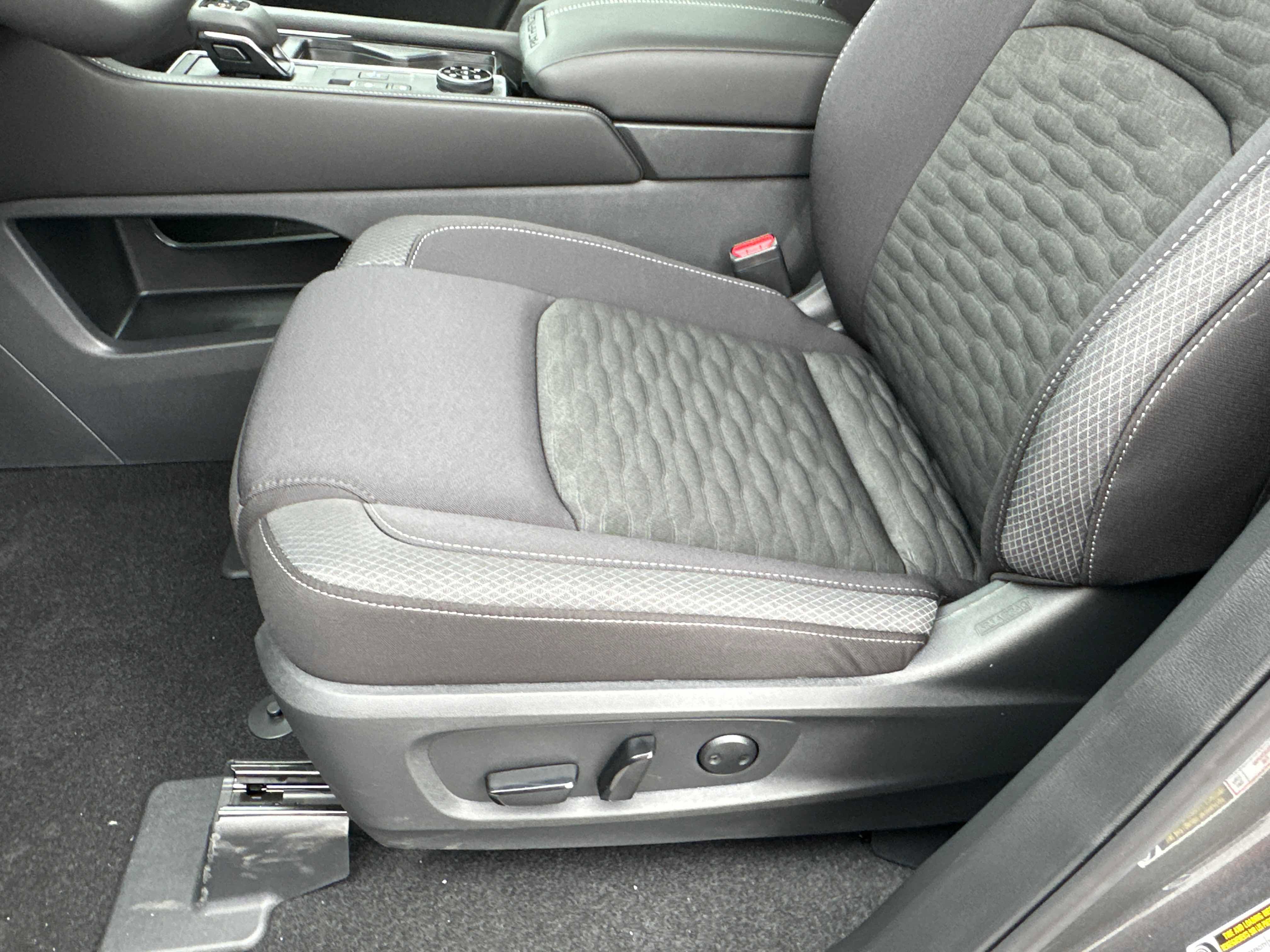 New 2025 Nissan Pathfinder SV w/ Black Appearance Package image 26