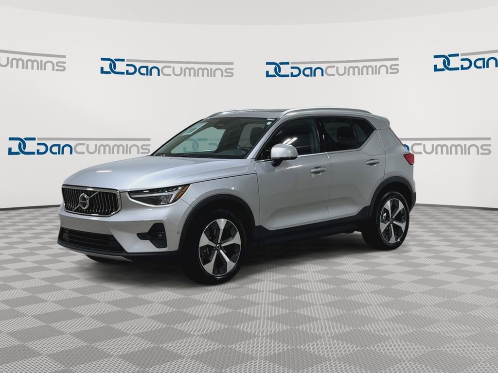 Used 2024 Volvo XC40 B5 Plus image 4