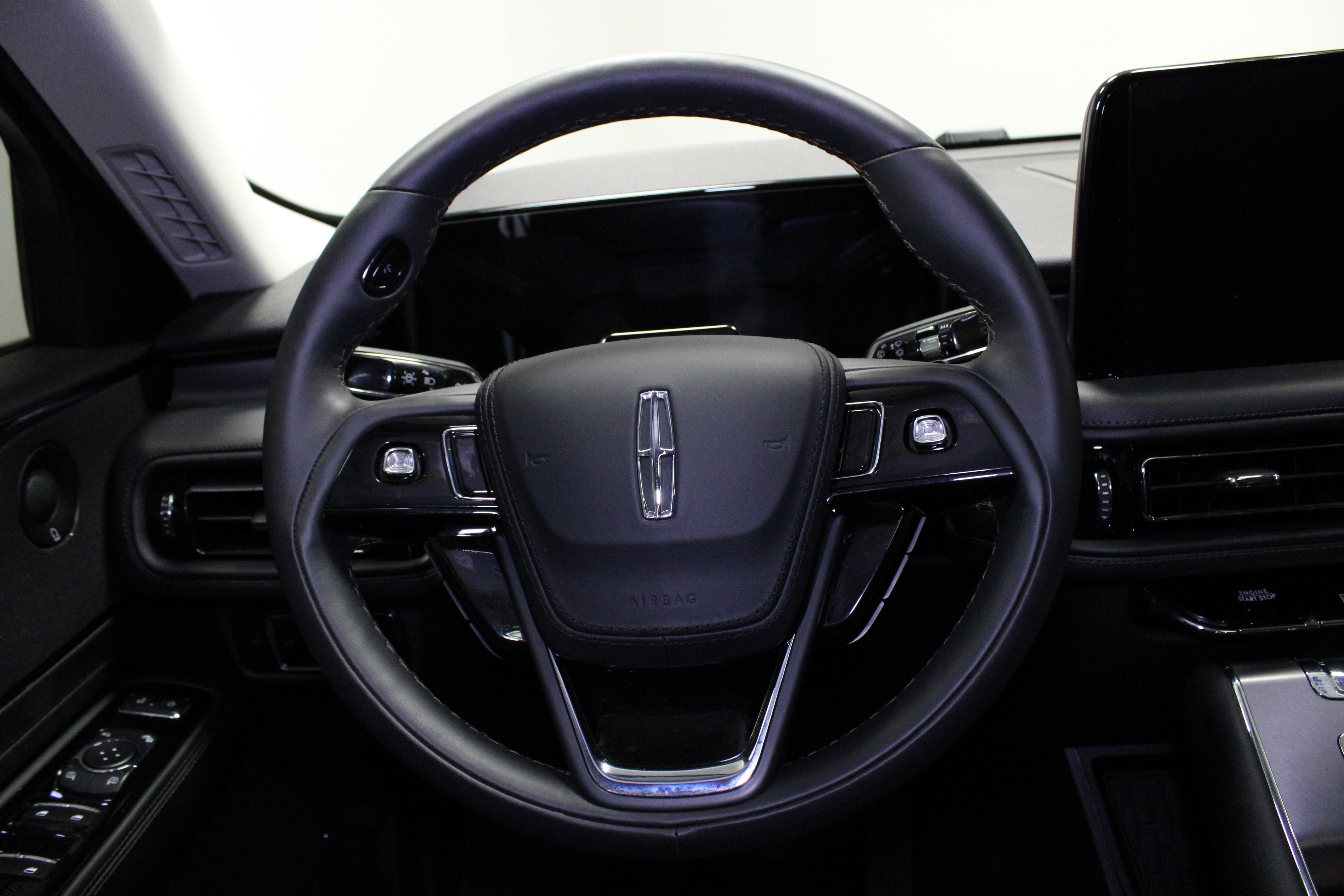 Used 2025 Lincoln Aviator AWD w/ Equipment Group 101A image 24