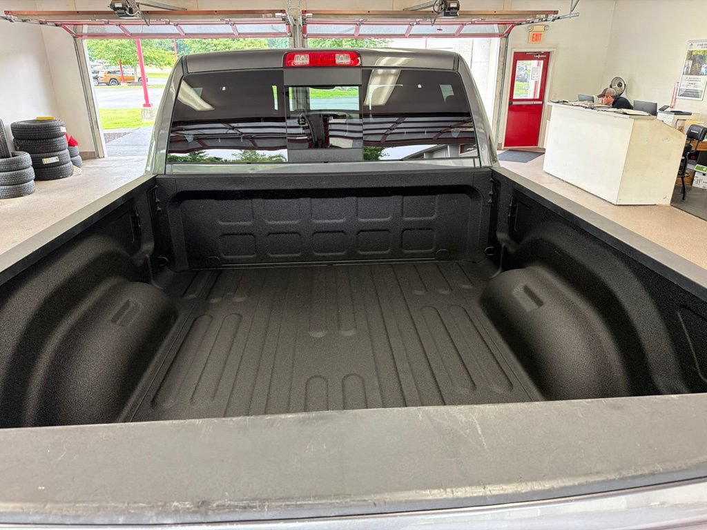 Certified 2024 RAM 2500 Big Horn w/ Night Edition AWD/4WD image 24