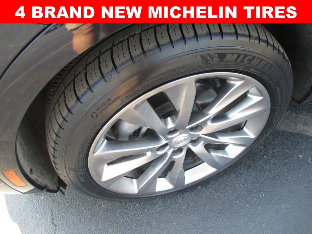 Used 2021 Buick Envision Avenir w/ Technology Package II image 3