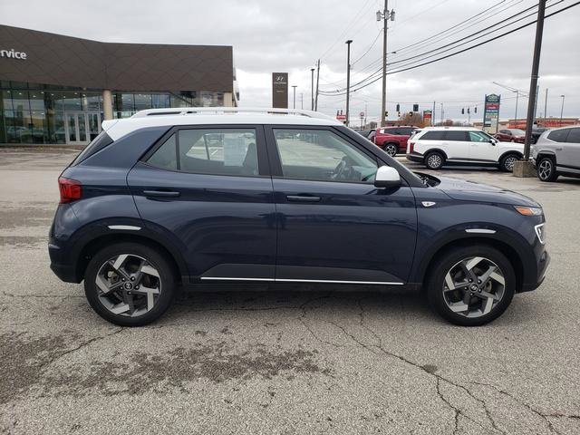 Used 2022 Hyundai Venue Limited image 7