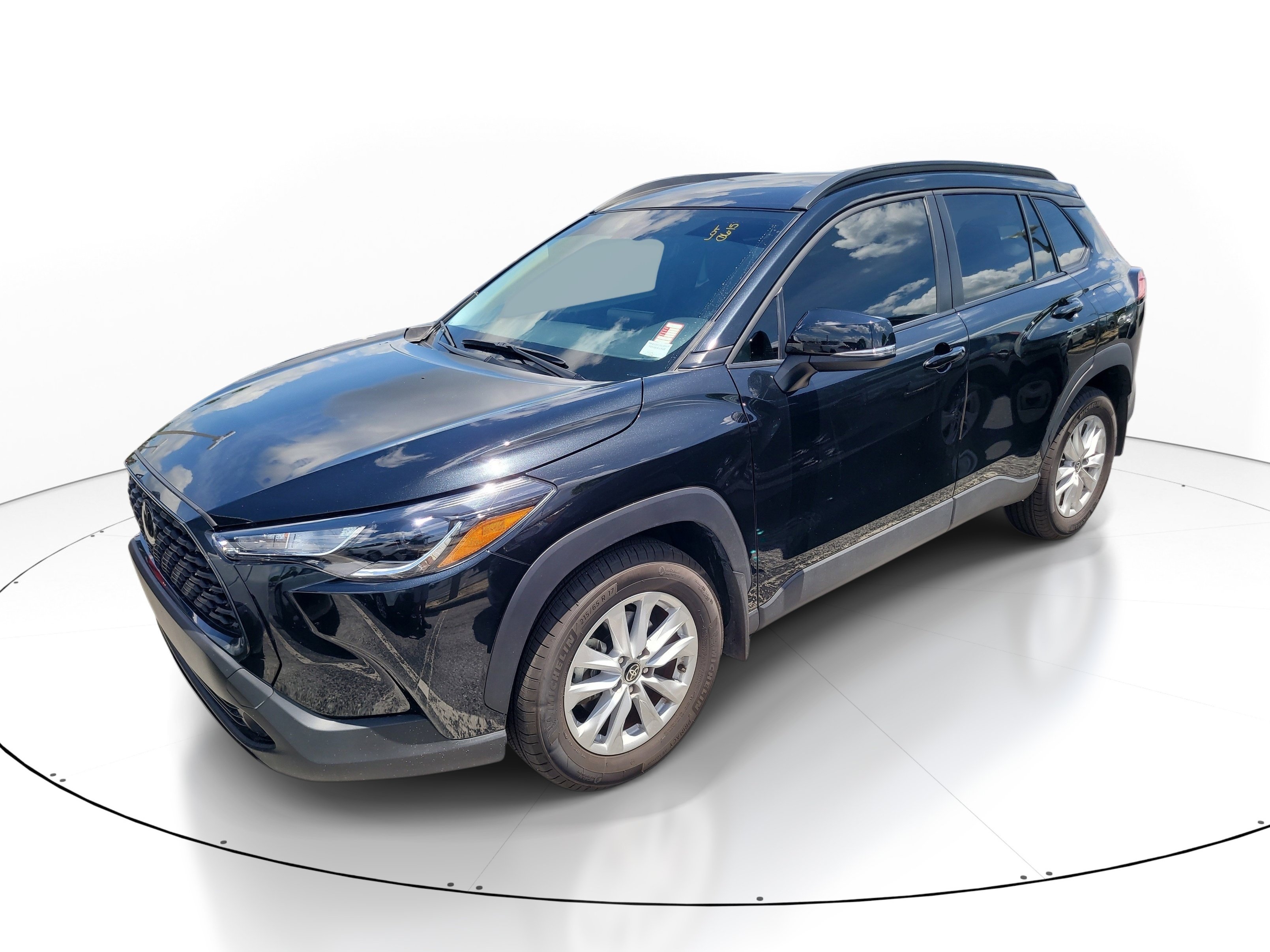 Certified 2025 Toyota Corolla Cross LE FWD image 3