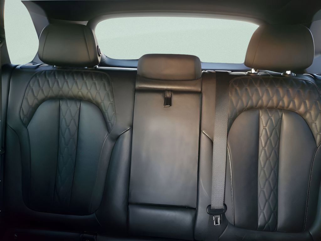 Used 2025 BMW X5 xDrive50e image 14