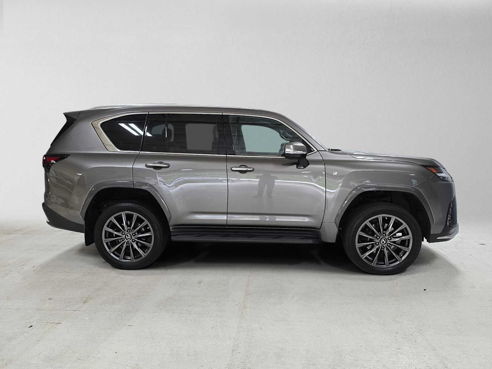 Used 2023 Lexus LX 600 F Sport w/ Accessory Package (Z1) AWD/4WD image 2