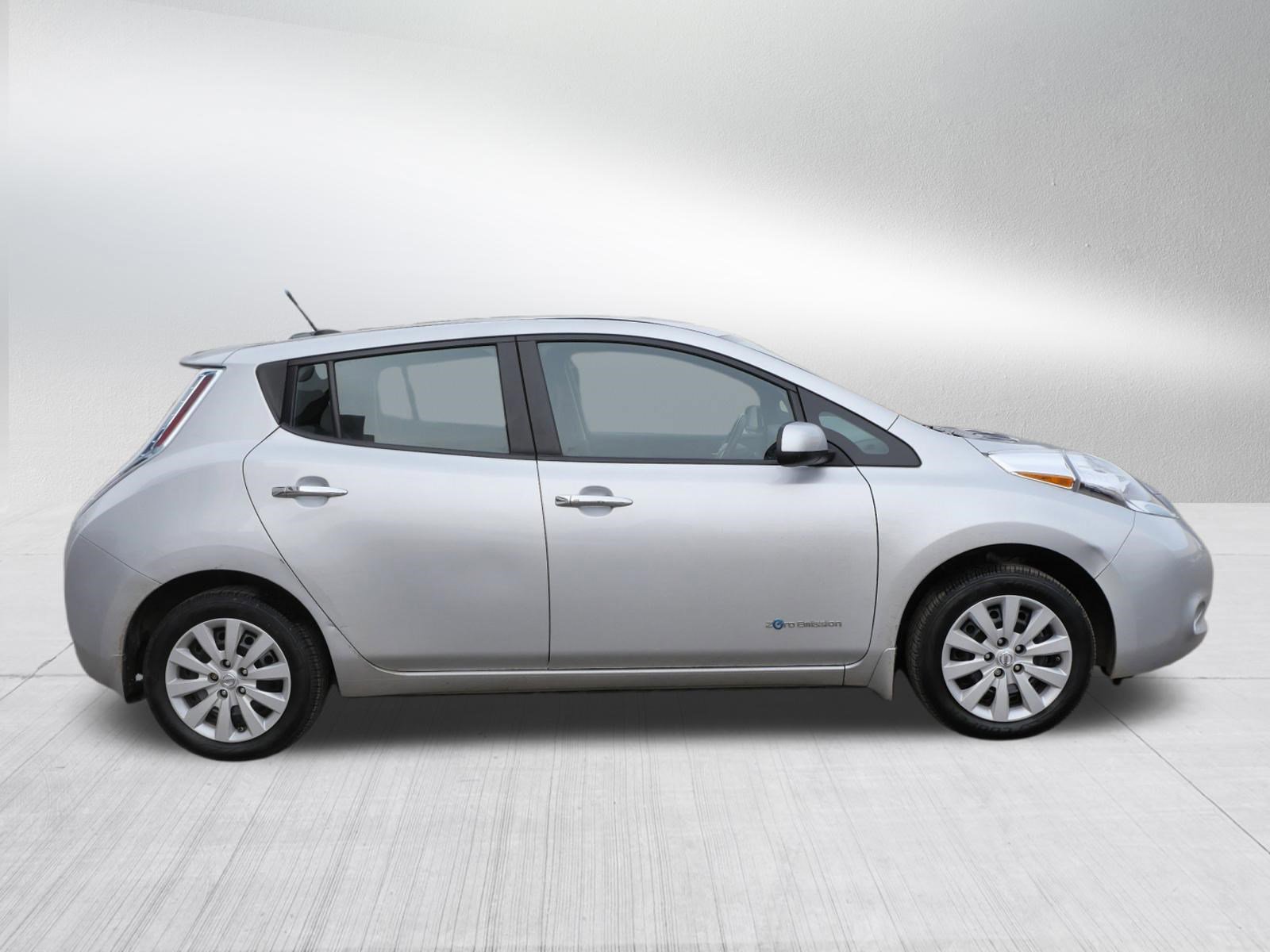Used 2013 Nissan Leaf S image 8