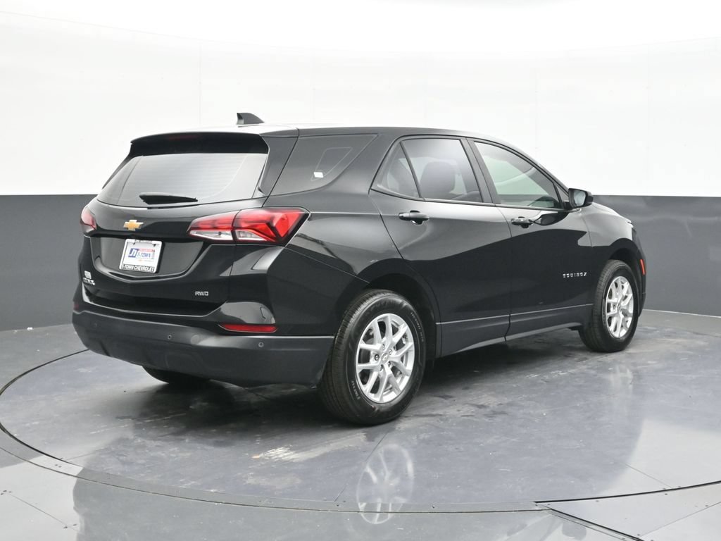 Used 2024 Chevrolet Equinox LS AWD/4WD image 9