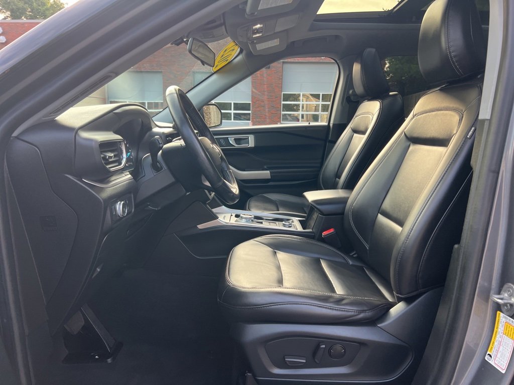 Used 2022 Ford Explorer XLT w/ Equipment Group 202A image 13