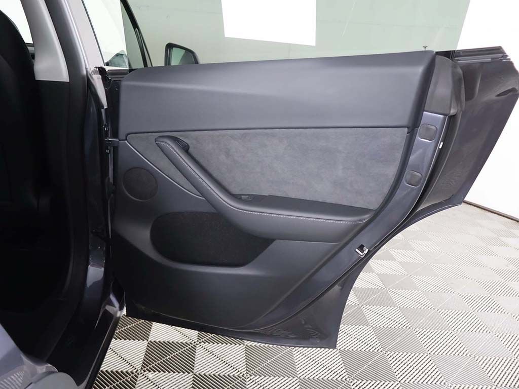 Used 2023 Tesla Model Y Long Range AWD/4WD image 29