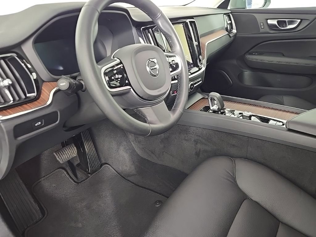 Certified 2025 Volvo V60 B5 Cross Country Plus image 18
