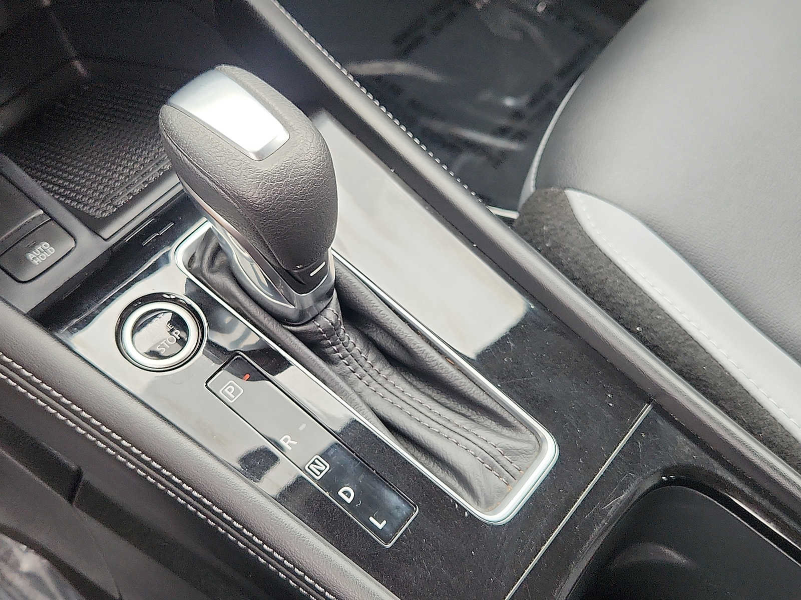 Used 2023 Nissan Kicks SR w/ SR Premium Package FWD image 14