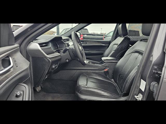 Used 2024 Jeep Grand Cherokee L Limited w/ Luxury Tech Group II image 14