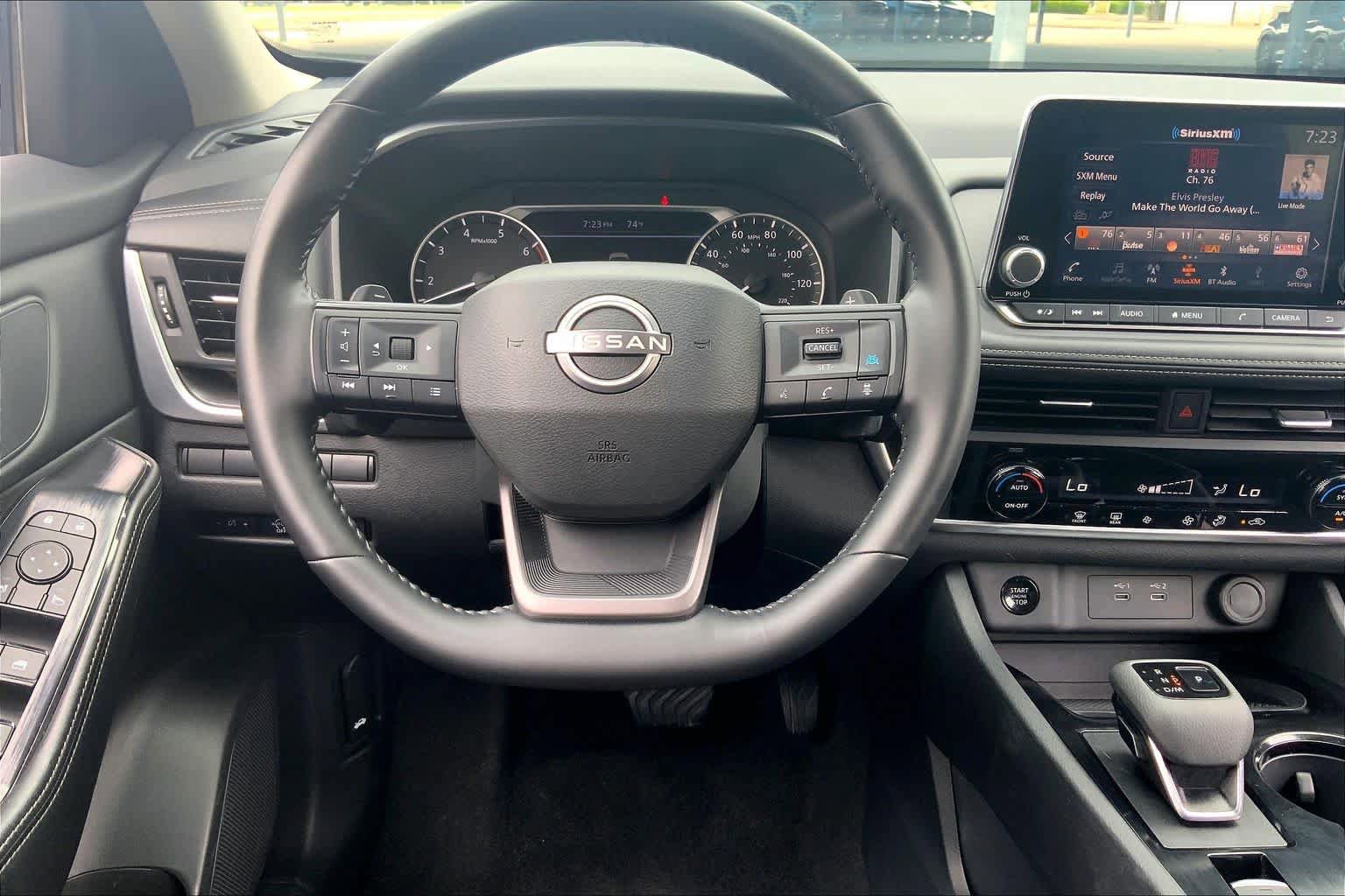 Used 2025 Nissan Rogue SV FWD image 6