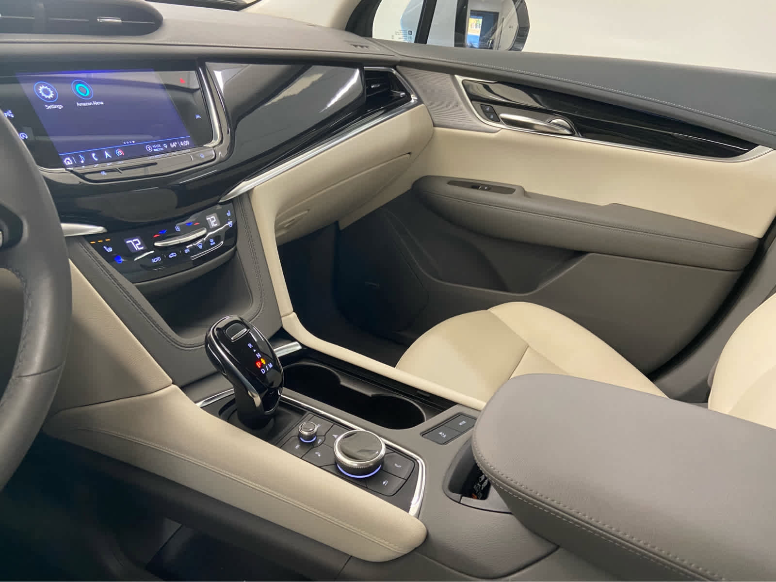 Used 2024 Cadillac XT6 Premium Luxury w/ Technology Package FWD image 45