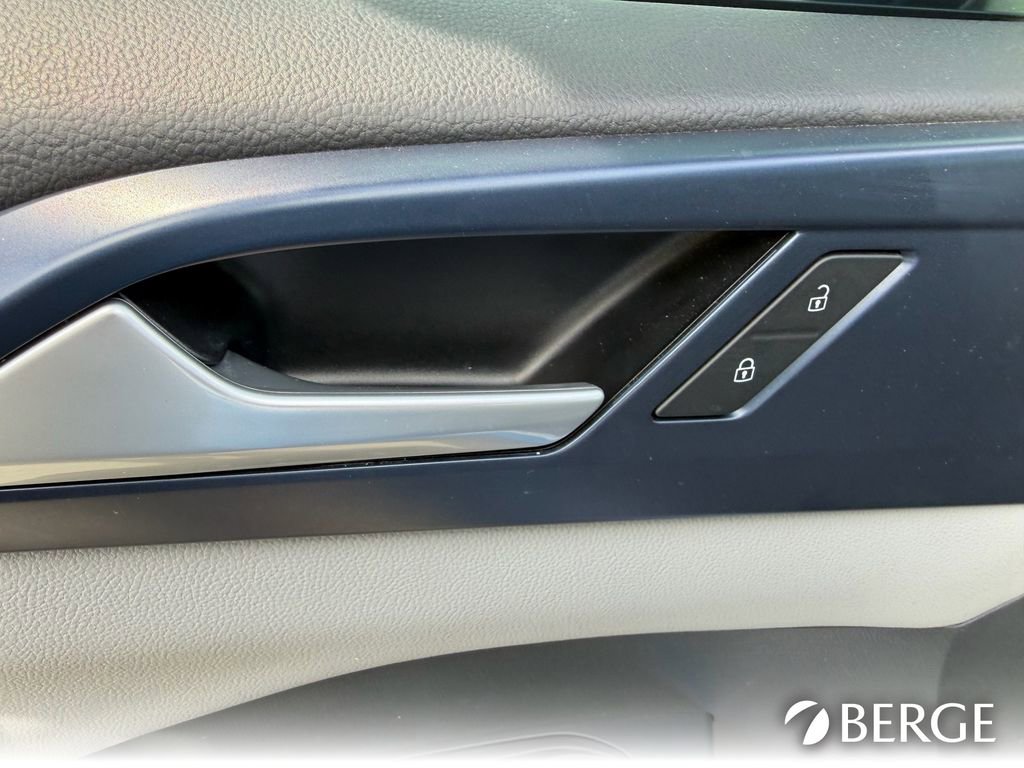 Used 2023 Volkswagen Taos SE w/ Panoramic Sunroof Package image 26