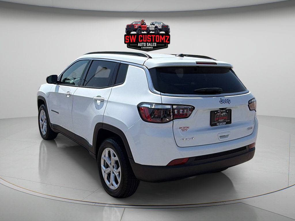 Used 2024 Jeep Compass Latitude AWD/4WD image 5