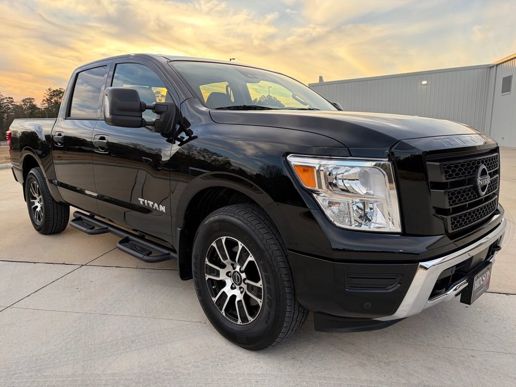 Used 2024 Nissan Titan SV w/ SV Convenience Package image 1