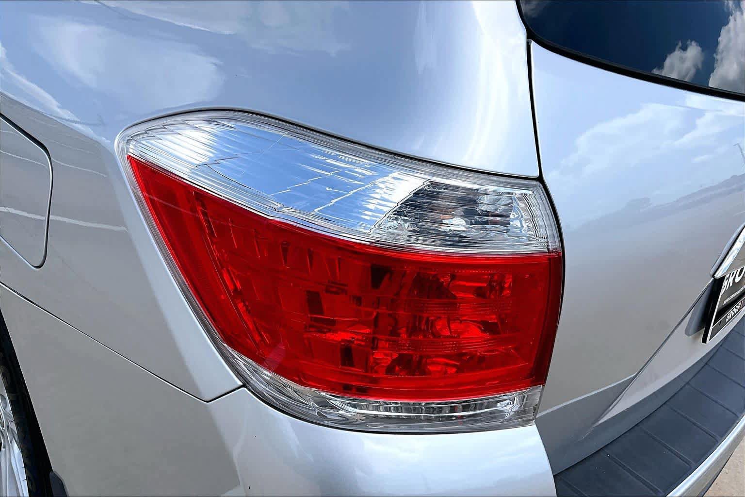 Used 2012 Toyota Highlander SE w/ Tow Pkg FWD image 27