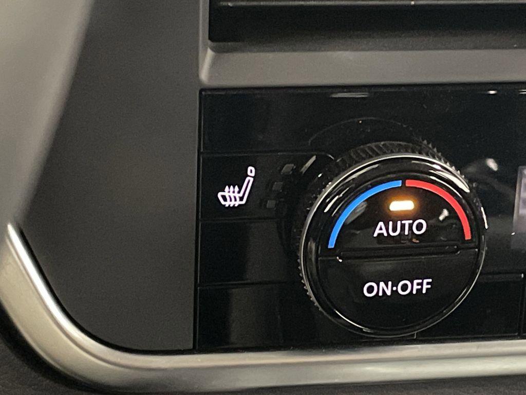 Used 2023 Nissan Rogue SV w/ SV Premium B Package image 8