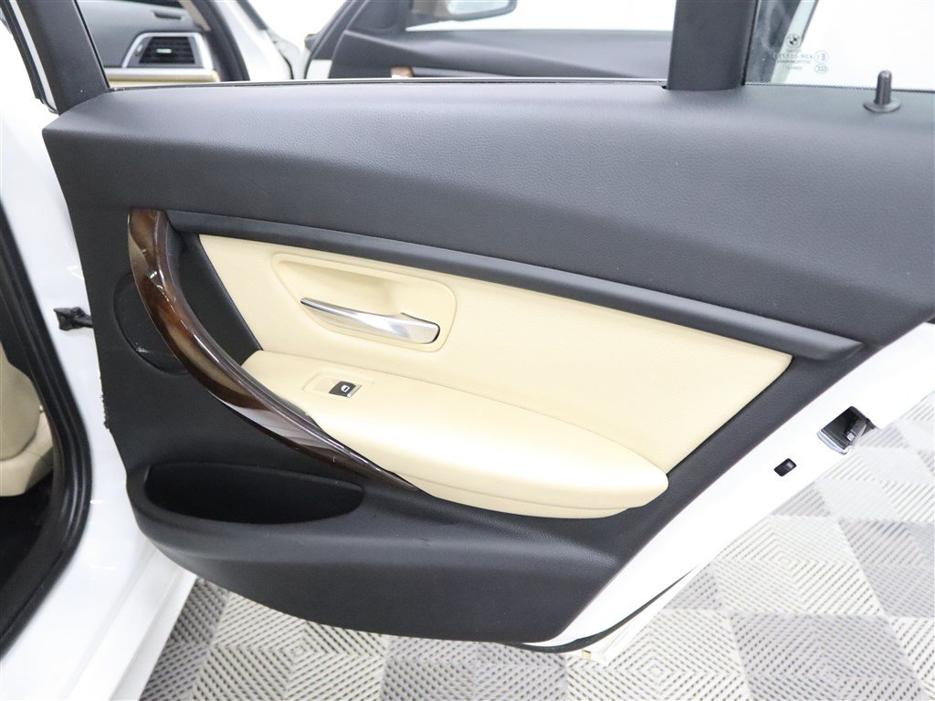 Used 2018 BMW 320i xDrive Sedan AWD/4WD image 15