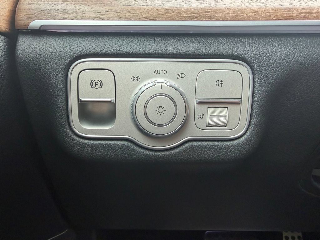 Used 2024 Mercedes-Benz GLS 450 4MATIC image 30