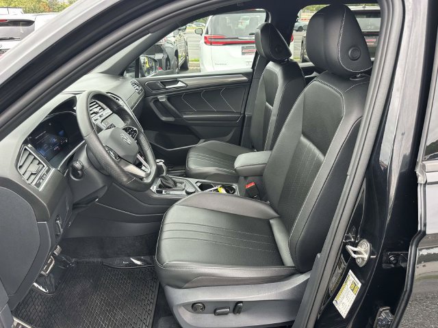 Used 2024 Volkswagen Tiguan SE R-Line AWD/4WD image 16