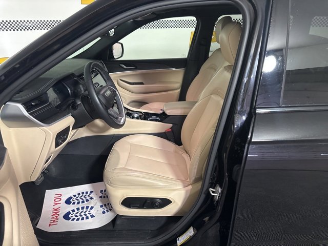 Used 2023 Jeep Grand Cherokee Limited image 19