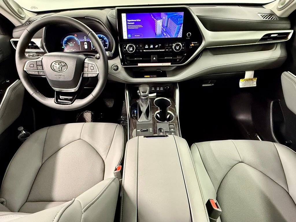Used 2026 Toyota Highlander Platinum AWD/4WD image 37