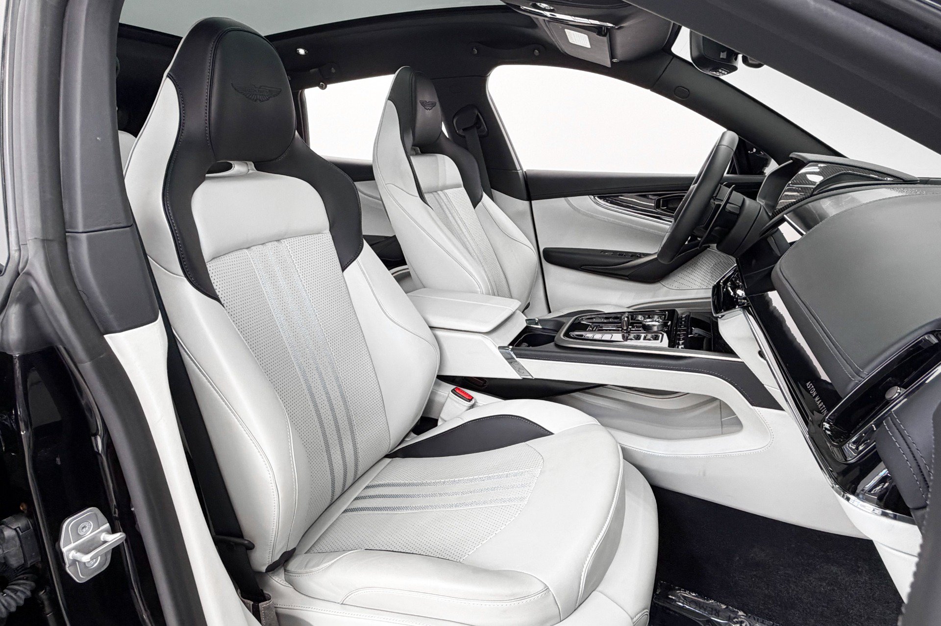 Used 2025 Aston Martin DBX 707 AWD/4WD image 24